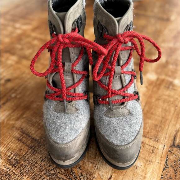 Sorel Women's Gray and Red Lace-Up Boots - Picture 2 of 4